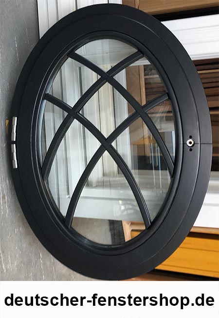 Ovalfenster mit gebogene Wienersprossen