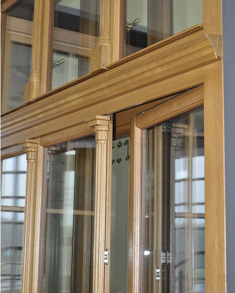 Kastenfenster aus Holz Beispiel ansicht von aussen mit Verzierung 