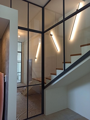 Stahl-Glas-Raumteiler Treppe